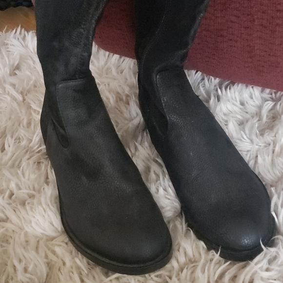 Over the knee boots - Picture 2 of 4